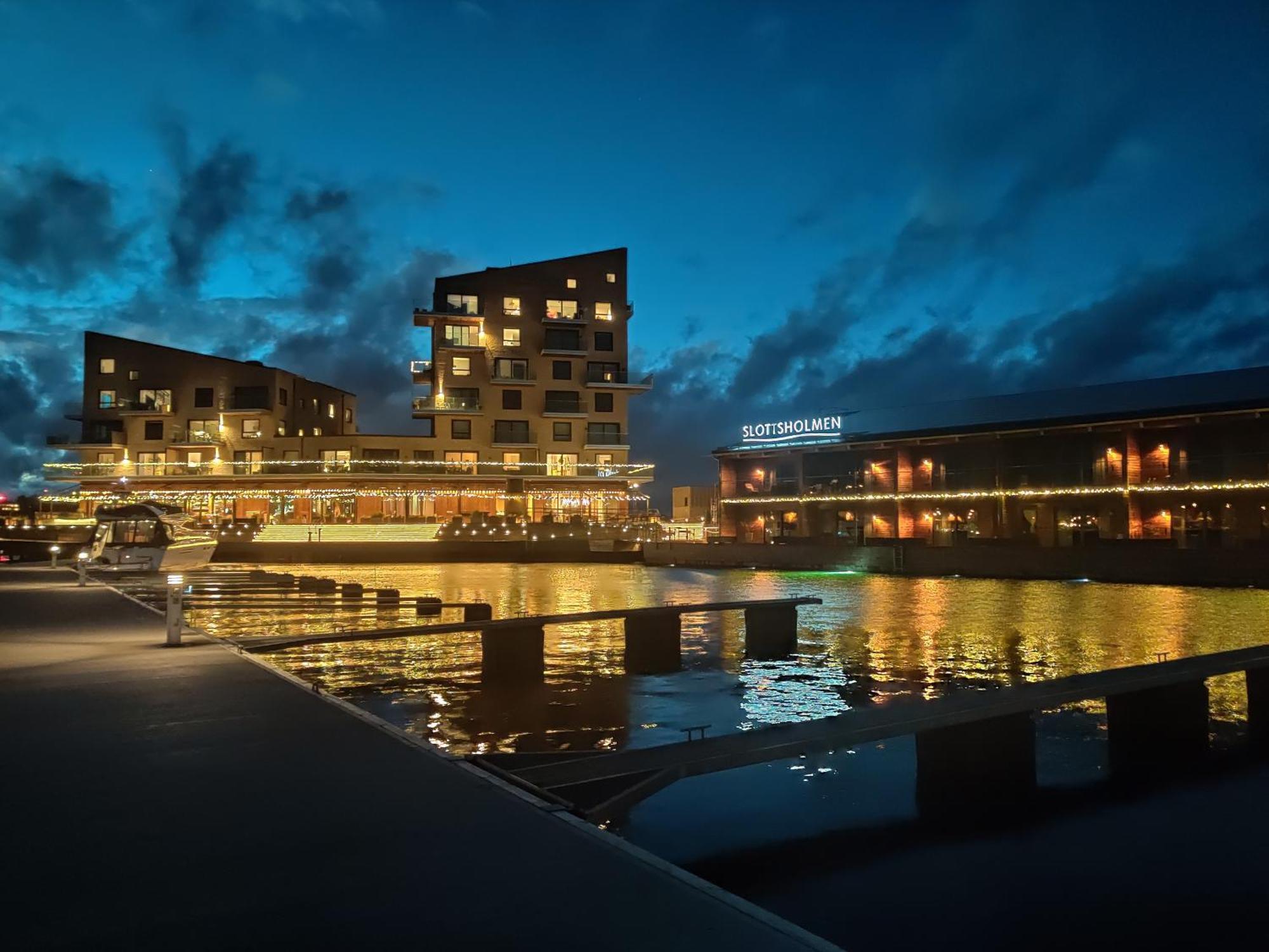 Slottsholmen Hotell Och Restaurang Västervik Exterior foto